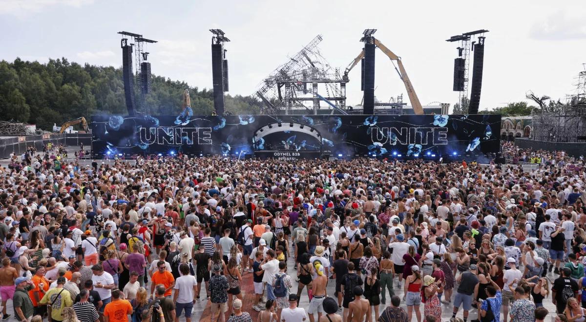 Tomorrowland 2025 wystartował. Pomogła Metallica. W tle pożyczony sprzęt i zgliszcza