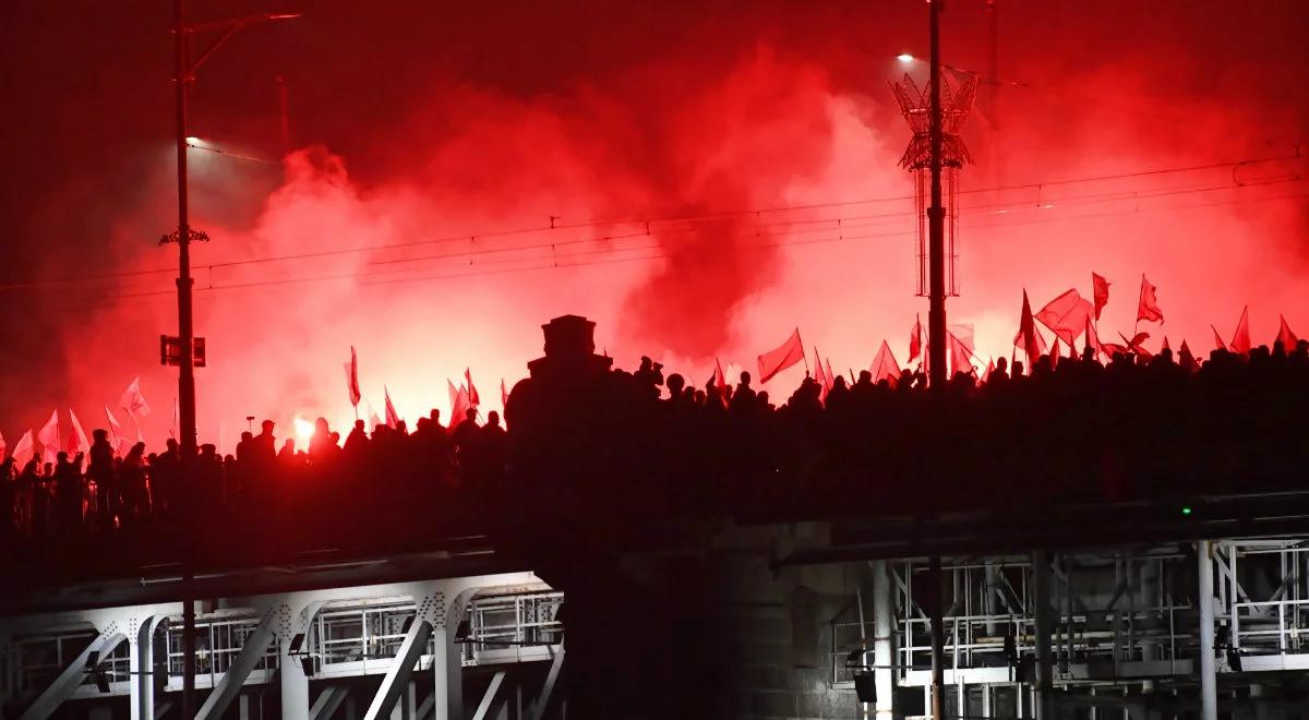Policja ukarała pierwszą osobę, która odpaliła race na marszu