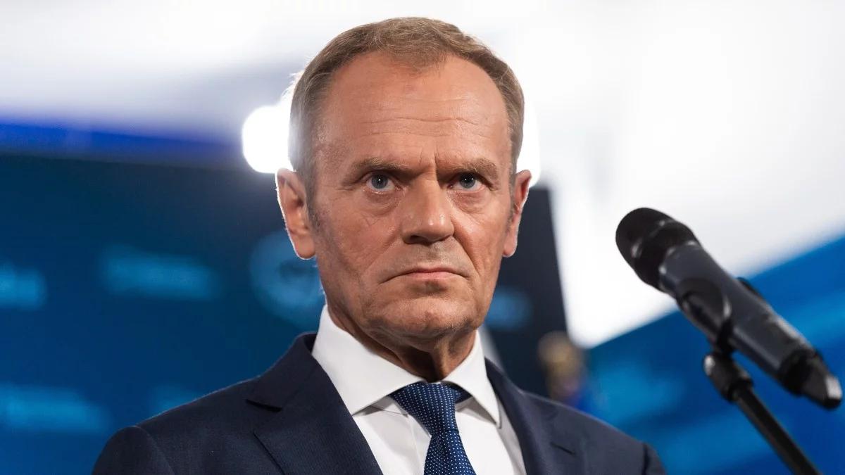 Donald Tusk stracił prawo jazdy. Maciej Kożuszek: to odbije się na jego wizerunku