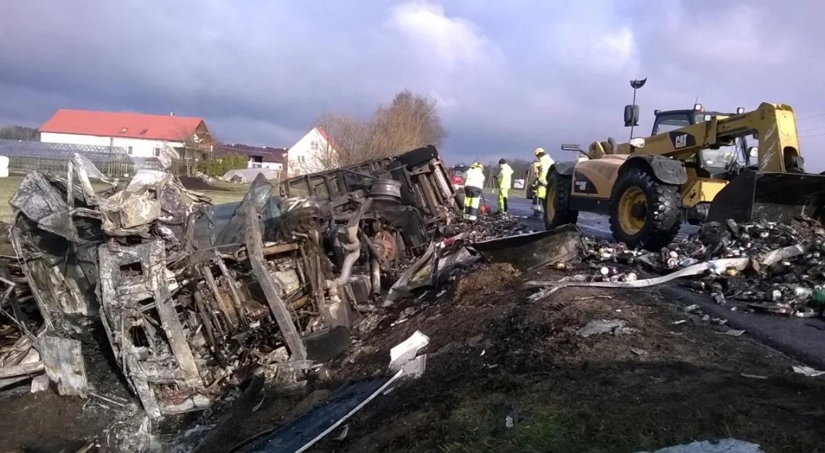 Tragiczny wypadek na DK 8 pod Augustowem. Zderzenie dwóch tirów i osobówki