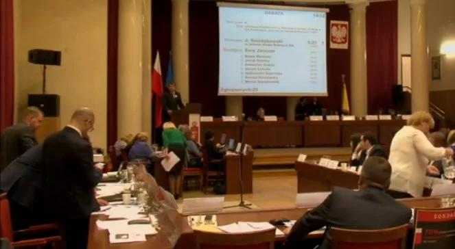 Rada Warszawy jednogłośnie za kontrolą procedur antykorupcyjnych w mieście