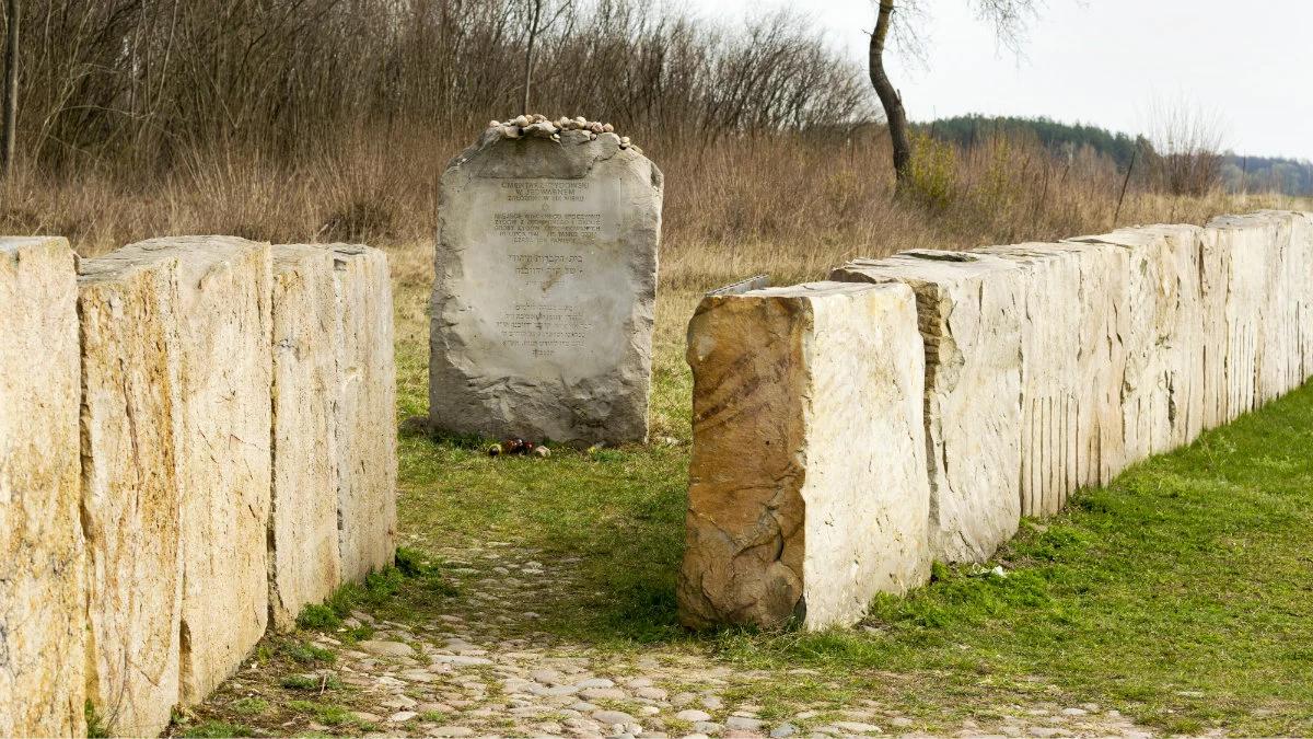 Rocznica mordu w Jedwabnem. Należy wznowić ekshumacje?