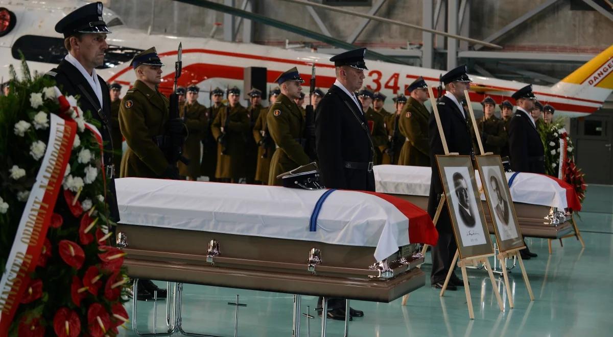 Szczątki bohaterów powróciły do Polski. "Spoczną wśród swoich towarzyszy broni"