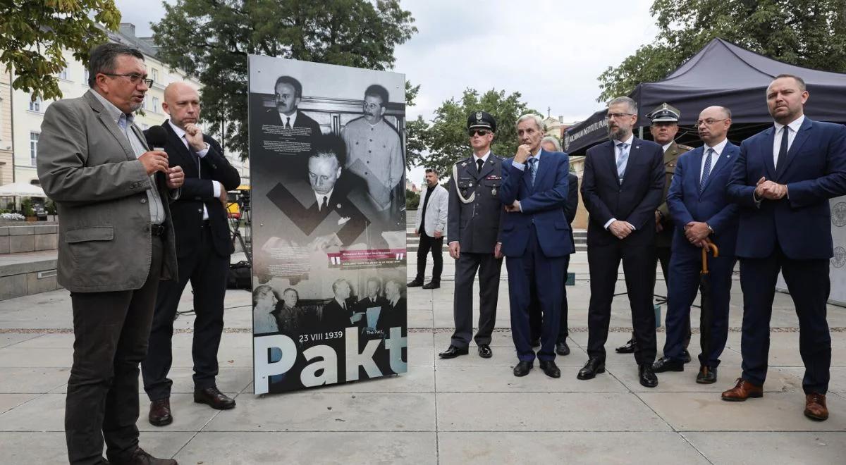 IPN zaprezentował wystawę "Pakt zbrodniarzy", poświęconą niemiecko-sowieckiemu porozumieniu z 1939 r.