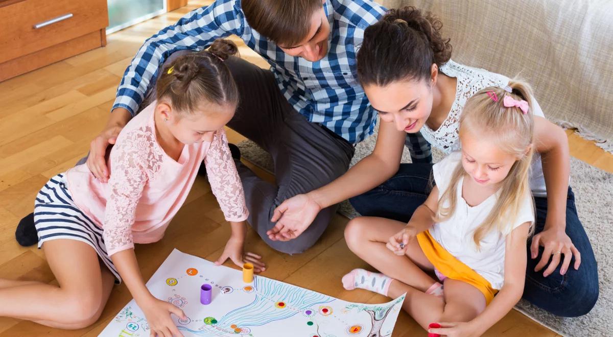 Co determinuje decyzje Polaków dot. posiadania dziecka? Opublikowano badania na zlecenie resortu rodziny