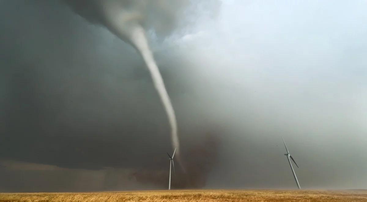 Gwałtowne burze, tornada i wichury. Środkowe stany USA z gwałtowną pogodą