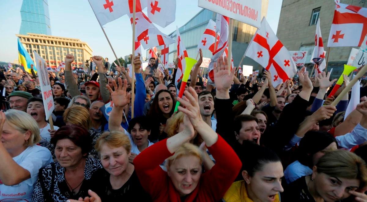 Gruzja: burzliwy koniec kampanii, zamach, demonstracje. W sobotę wybory [ANALIZA]