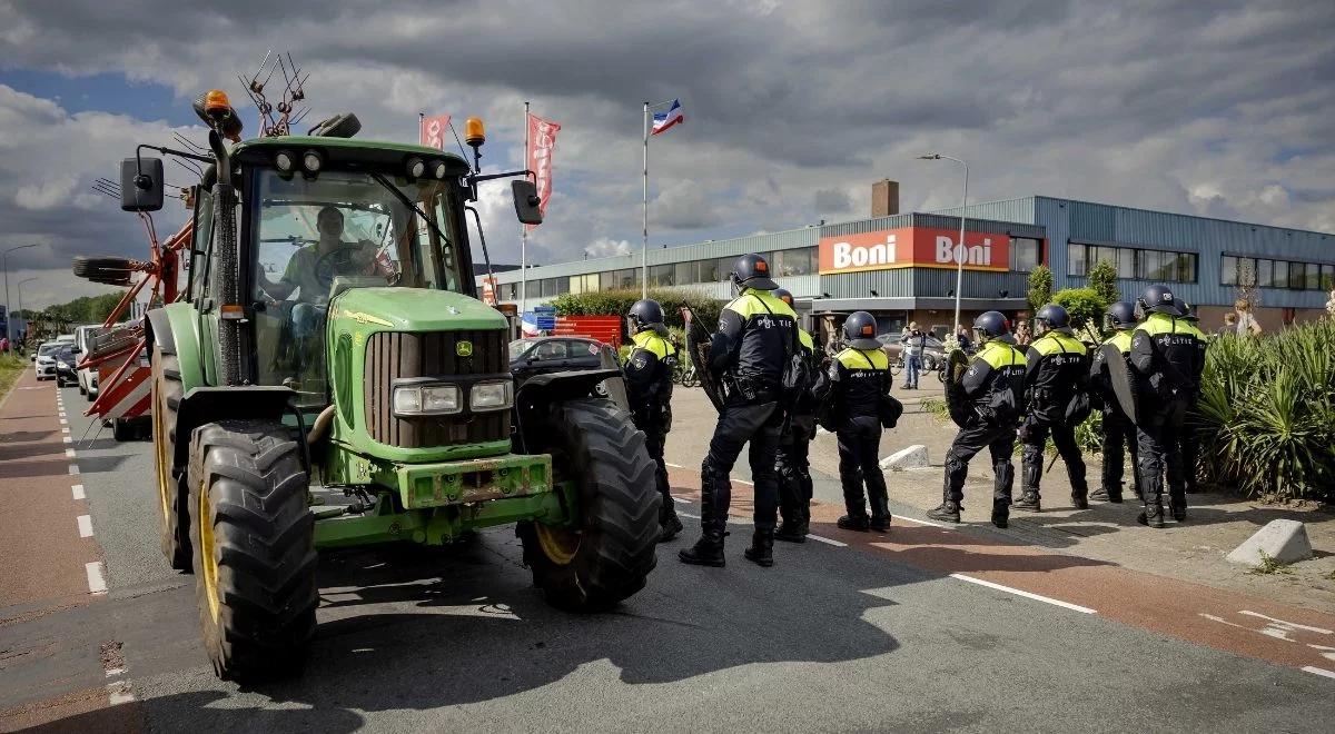 Protest rolników w Holandii. Media alarmują: w sklepach zaczyna brakować towarów