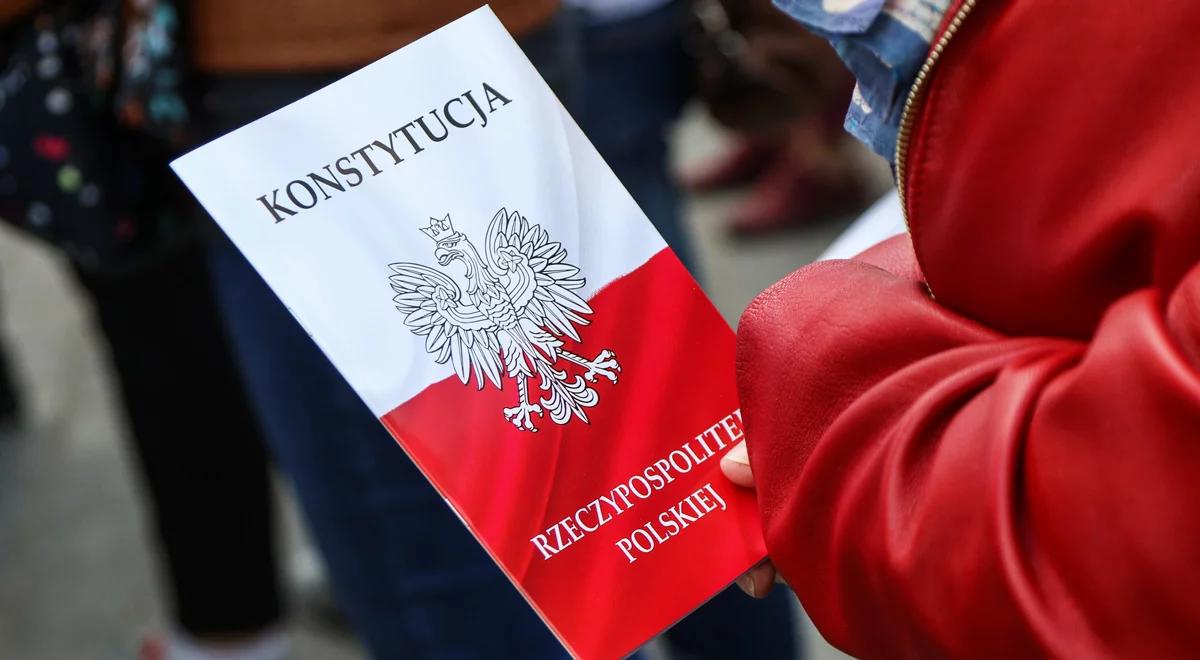 Jaka konstytucja? "Sugerowałbym wzmocnienie roli premiera"