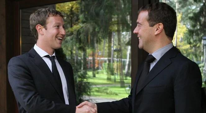 Miedwiediew dostaje prezenty od właściciela Facebooka
