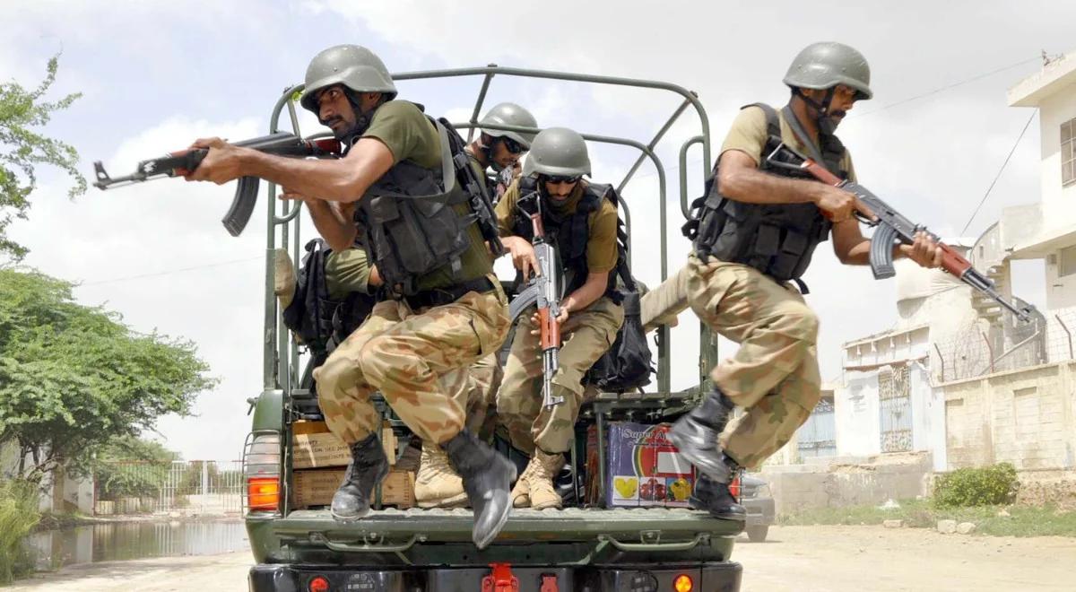 Atak islamistów na bazę sił powietrznych Pakistanu. Trwa "oczyszczanie terenu"