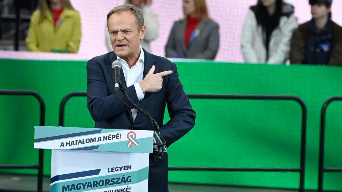 Z kim Tusk spotkał się na Węgrzech? Rewolucyjna zmiana poglądów w opisie Jobbiku w Wikipedii