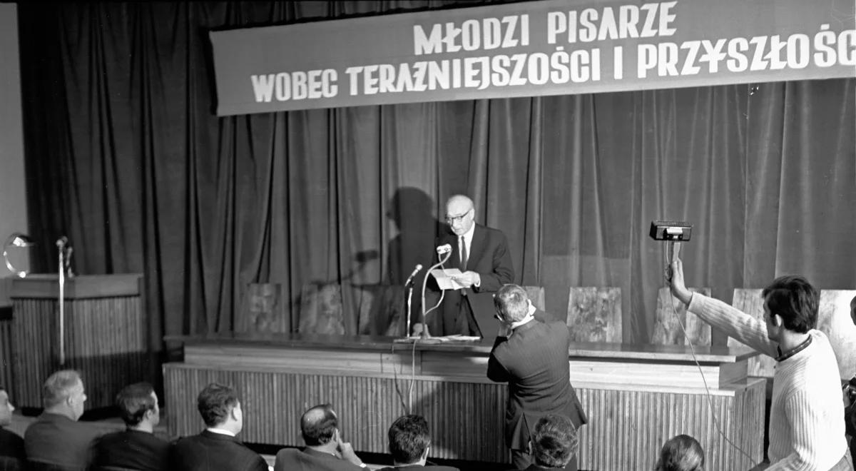 Literaci w PRL. "Kto nie należał do ZLP, praktycznie nie istniał jako pisarz"