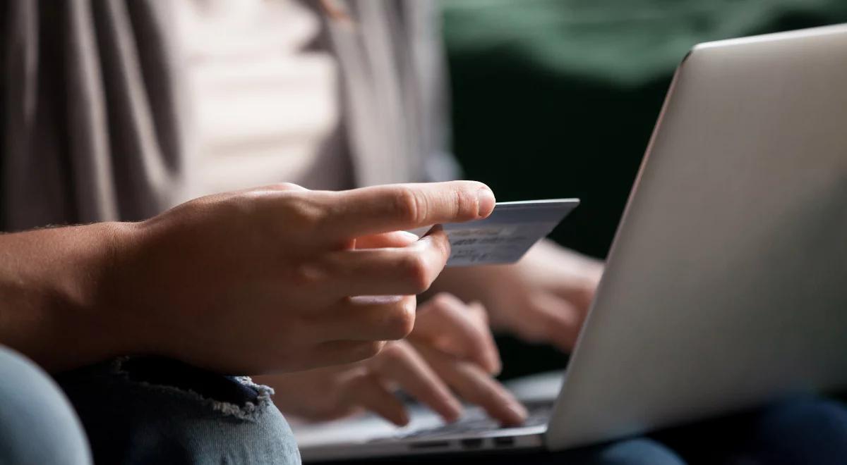 Nowe metody oszustów. Uważaj, gdy otrzymasz połączenie z numeru bankowej infolinii