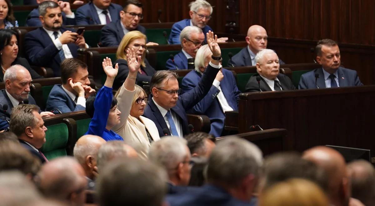 Sejm przyjął uchwałę ws. reparacji. Poseł PiS: w takich sprawach powinna panować jedność