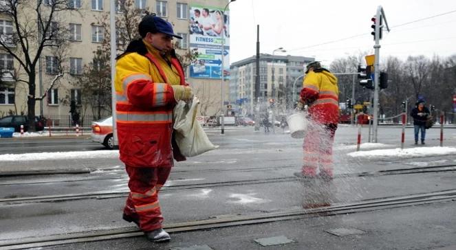 Warszawa: 170 solarek w akcji. Ciężkie warunki jazdy