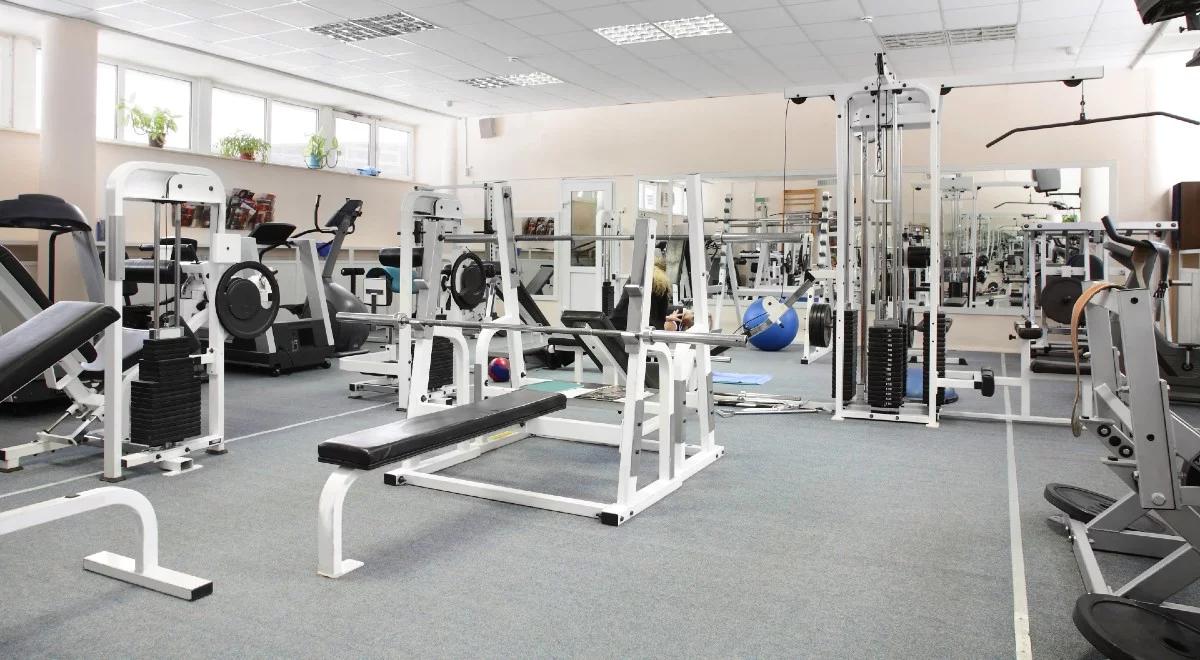 Baseny, siłownie i kluby fitness otwarte dla sportowców przygotowujących się do zawodów