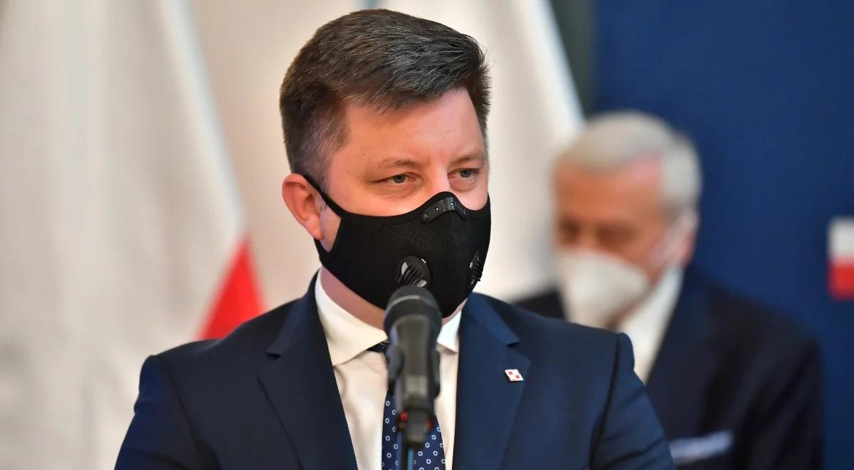 "Ofiarność personelu medycznego utrzymuje ten system". Szef KPRM o walce z pandemią