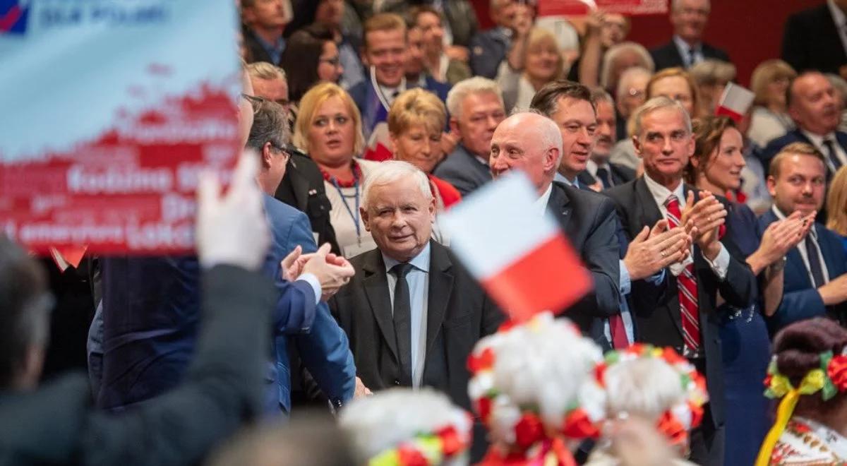 Wysokie poparcie dla PiS, wyraźna przewaga nad opozycją. Nowy sondaż