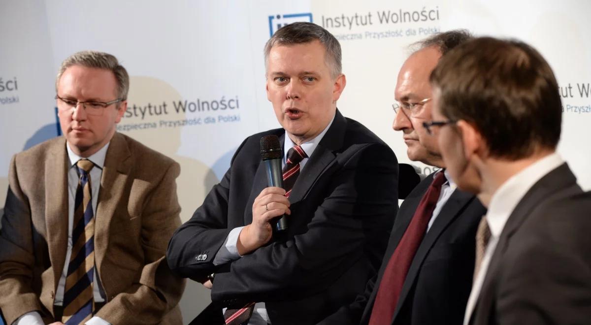 Szef MON: wzmacniać NATO, zamiast tworzyć armię UE