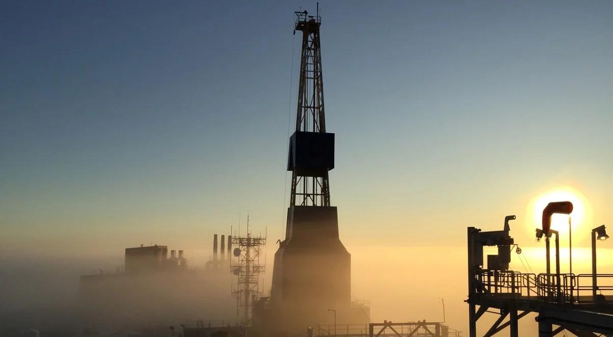 Ceny ropy nadal spadają. OPEC liczy na innych producentów ropy