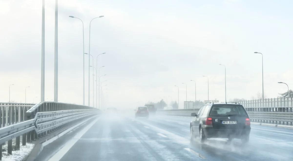 Kierowcy - uważajcie na śliskie nawierzchnie i marznące opady. IMGW ostrzega