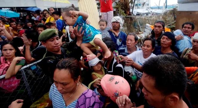 Mniej ofiar tajfunu na Filipinach. Duże straty w Chinach