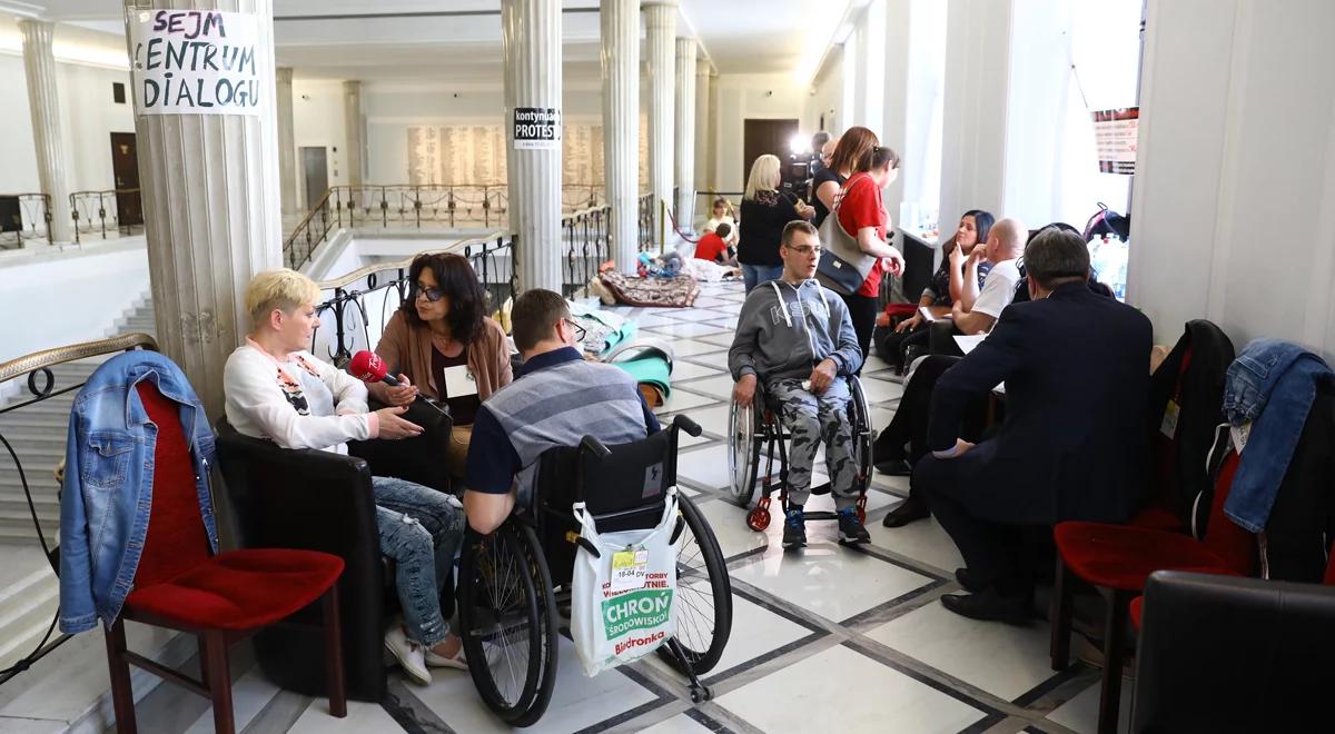 Protest rodziców osób niepełnosprawnych. "Nie stać nas na nic" 