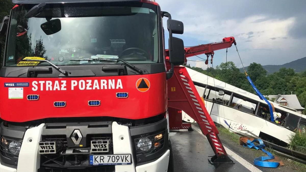 Czołowe zderzenie tira z autobusem na zakopiance. Monitoring nie pomógł śledczym