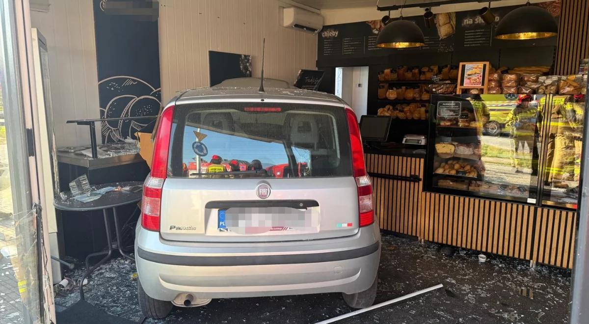 Nietypowy wypadek pod Warszawą. 20-latka wjechała samochodem do piekarni