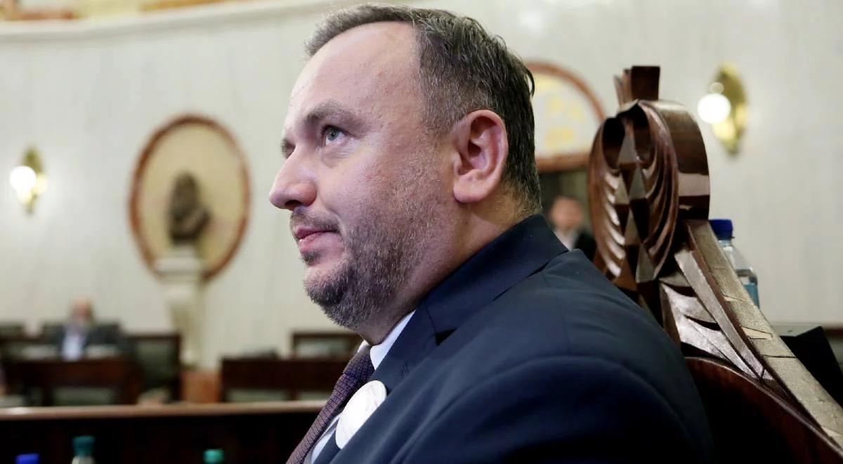 Nagła wolta Chełstowskiego? Wcześniej dostał posadę w radzie nadzorczej samorządowej spółki