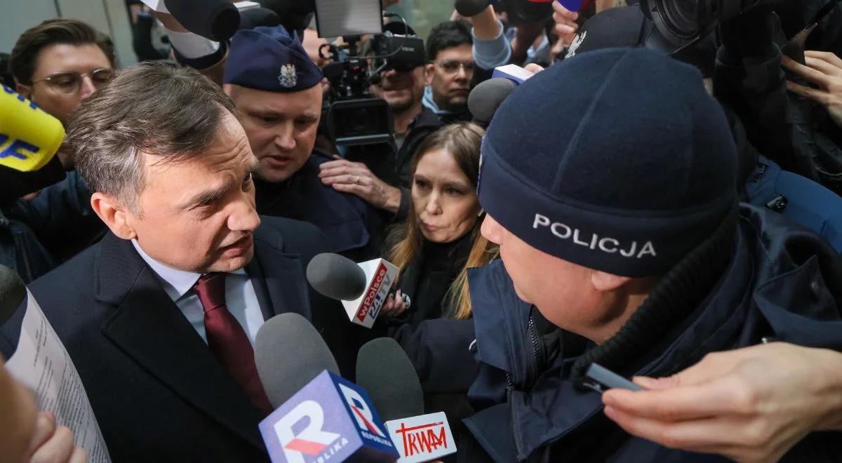 Zbigniew Ziobro w rękach policji po wyjściu z TV Republika