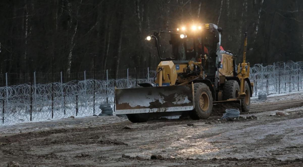 Budowa zapory na granicy przyspiesza. SG: odbieramy pierwsze partie stalowych elementów