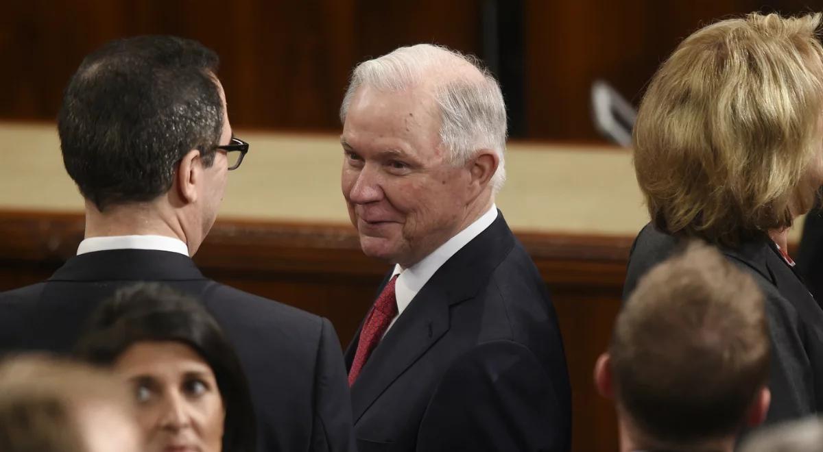 Kłopoty prokuratora generalnego USA i bliskiego doradcy Trumpa. Zataił kontakty z Rosjanami?