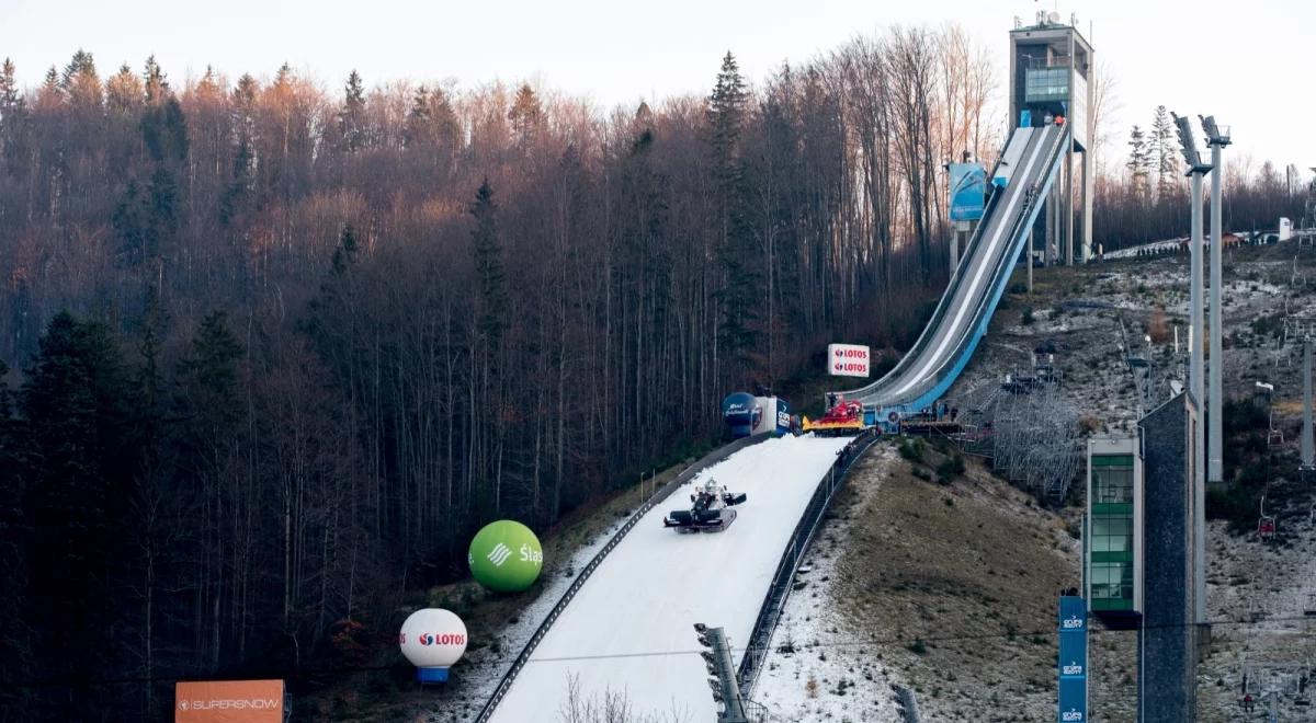 PŚ w Wiśle: skoczkowie nareszcie zaczną latać. Historyczny start rywalizacji w Polsce