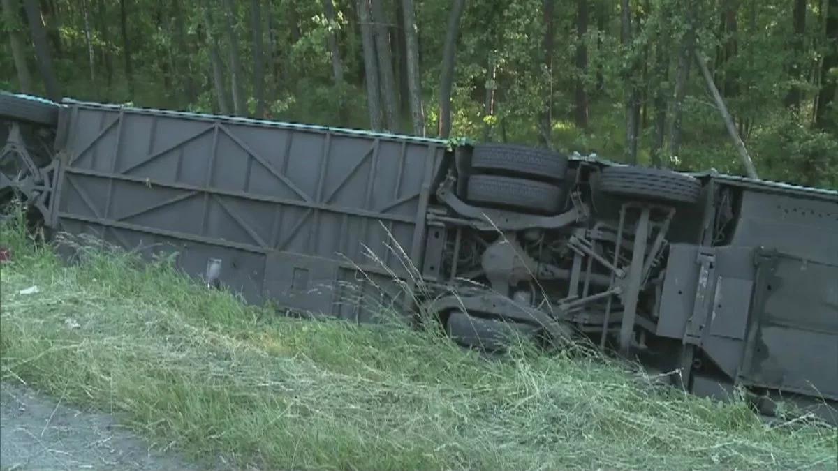 Wypadek autokaru z dziećmi. Kierowca zatrzymany, usłyszał zarzut