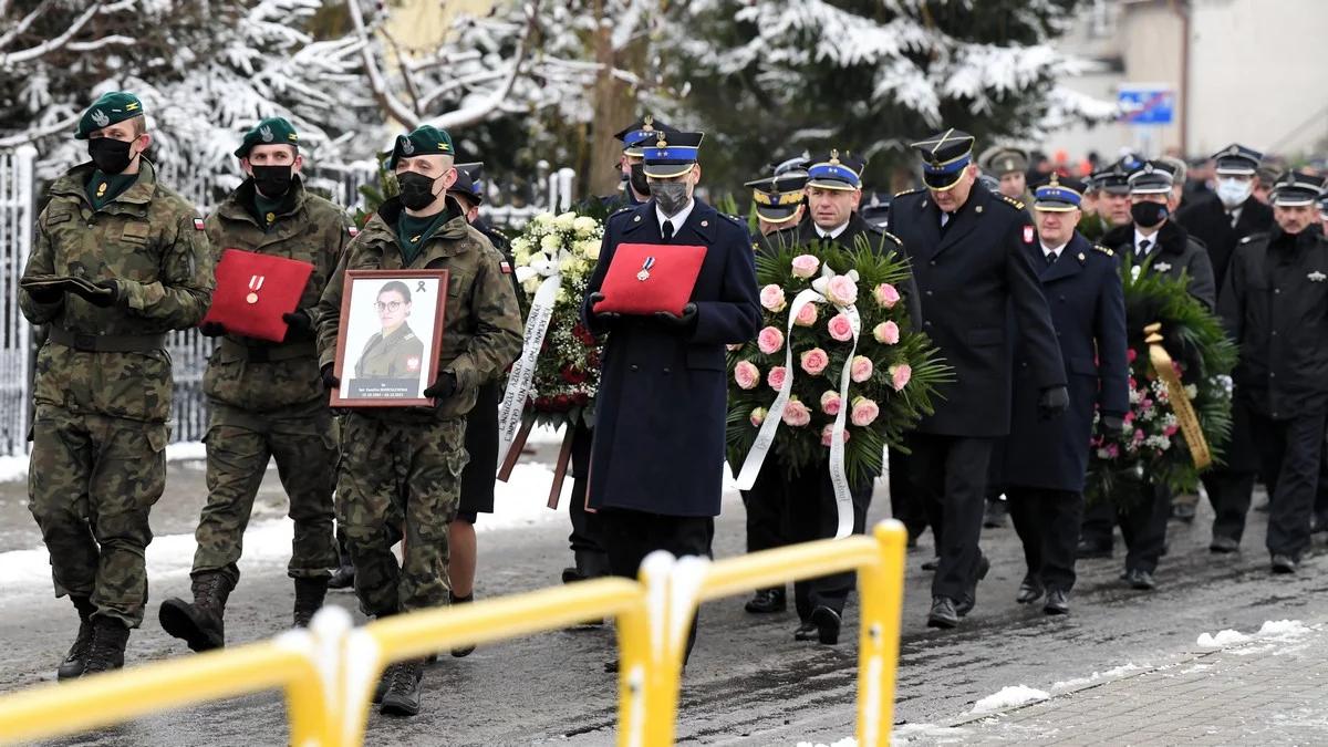 "Jej życie było służbą na rzecz drugiego człowieka". Pożegnano druhnę OSP, która zginęła w wypadku w Czernikowie