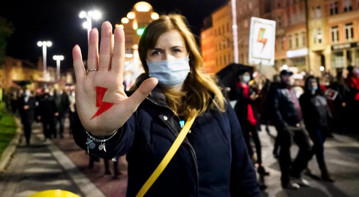 Protesty Strajku Kobiet. Robert Telus: zgasną tak jak KOD, to tylko awanturnictwo