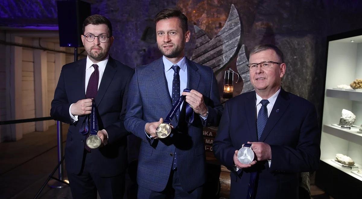 Igrzyska Europejskie 2023: zaprezentowano medale, które będą wręczane sportowcom