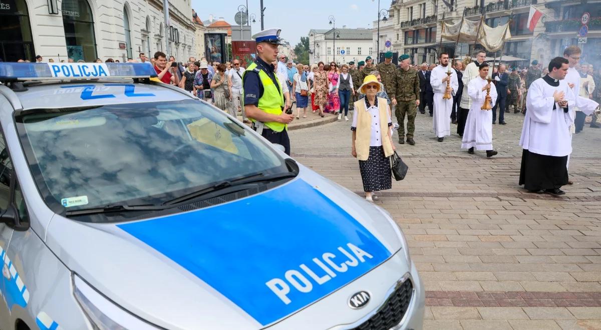 Boże Ciało. Utrudnienia w Warszawie. Objazdy, zamknięte ulice i procesje