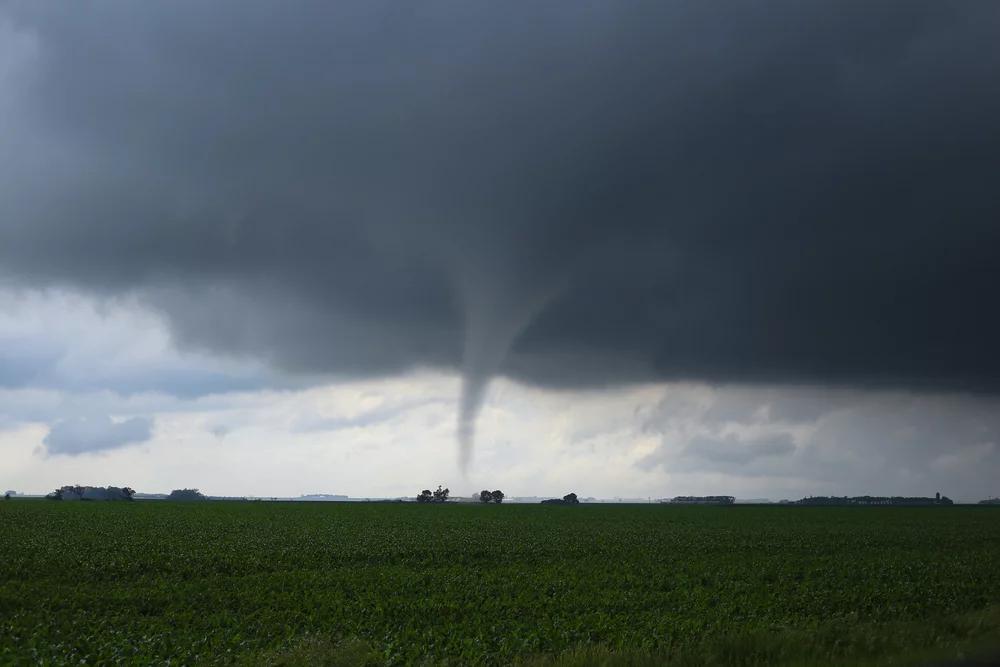 Synoptycy ostrzegają: 2. stopień zagrożenia, możliwe tornada i grad wielkości grejpfruta