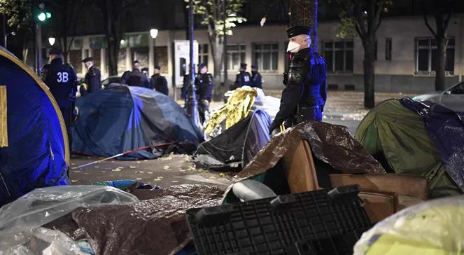Koczowiska na ulicach Paryża. "Francuzom jest żal imigrantów"