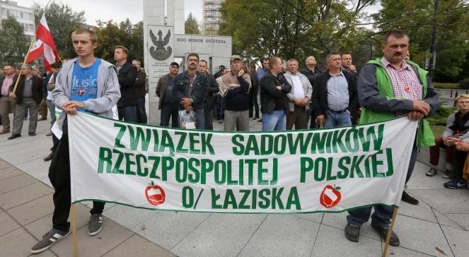 Protest rolników poszkodowanych przez rosyjskie embargo przed Sejmem