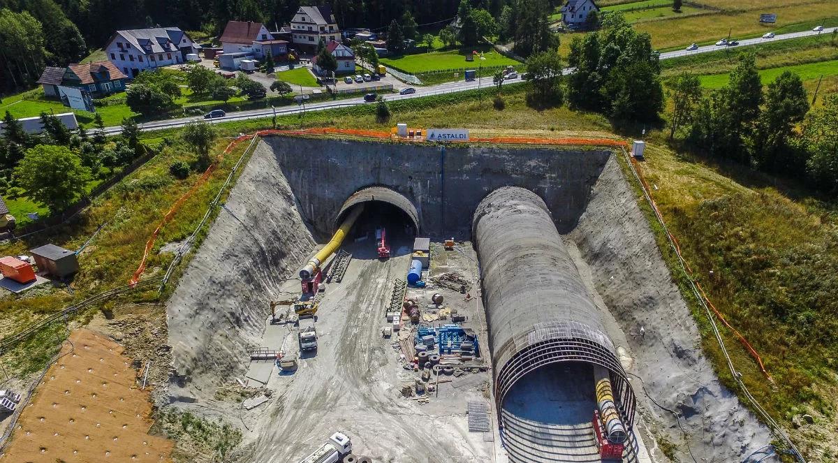Budowa tunelu na zakopiance. Jedna nitka już prawie wydrążona