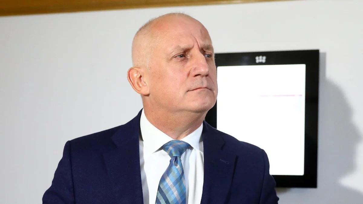 Sławomir Neumann stanął przed sądem ws. oszustw w klinice medycznej. Grozi mu 10 lat więzienia