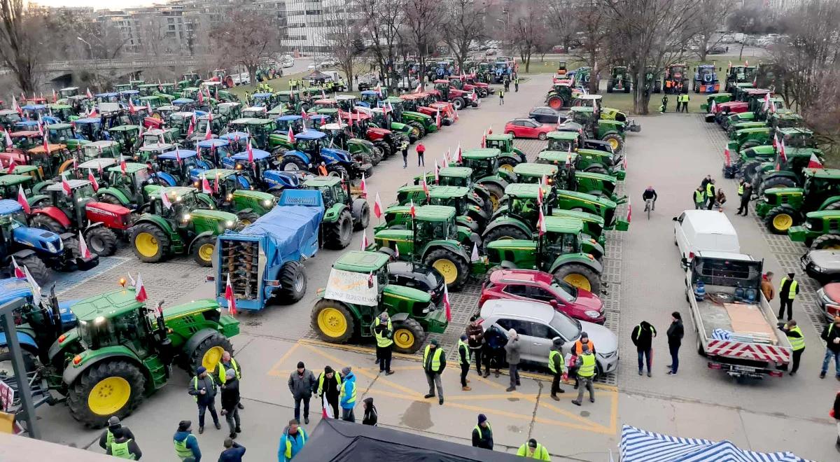 Protest rolników we Wrocławiu. Emocje wzięły górę. Odpalono race i petardy