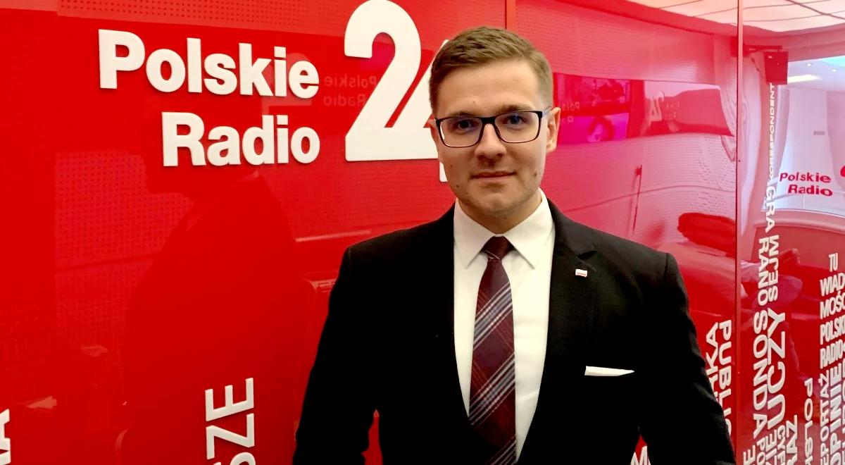 Poseł PiS odpowiada na słowa Tuska ws. pożaru: dziwne, że nie śmierdzi mu decyzja starosty z PO