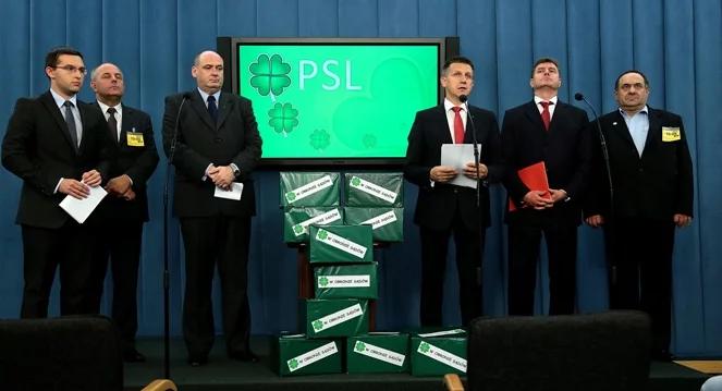 PSL złożył 150 tys. podpisów w obronie sądów