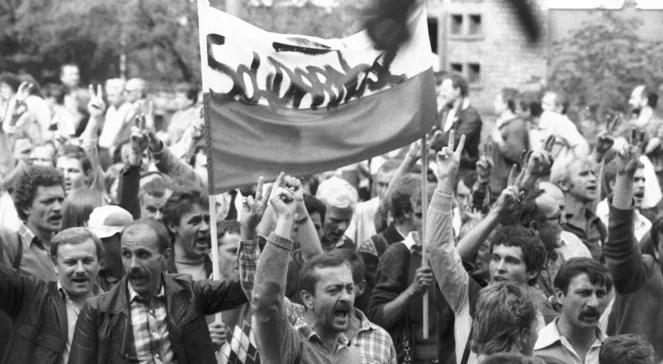 Film "My trzymamy z Bogiem" na Festiwalu NNW. Reżyser: kapelan Solidarności uratował strajk w Gdyni