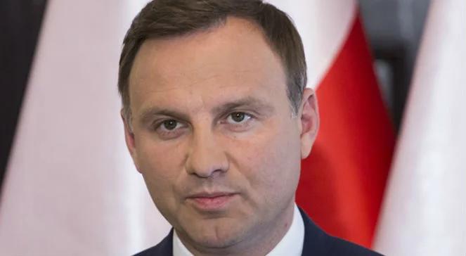   Prezydent Duda przy grobie Lecha i Marii Kaczyńskich